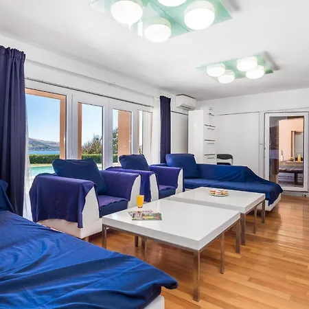 5 Bedroom Awesome In Pag