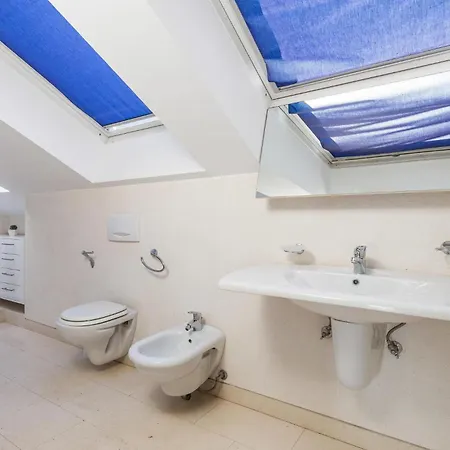 Дом отдыха 5 Bedroom Awesome In Pag *