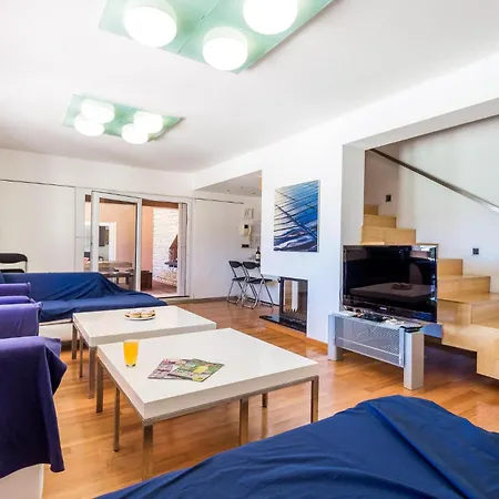 5 Bedroom Awesome In Pag