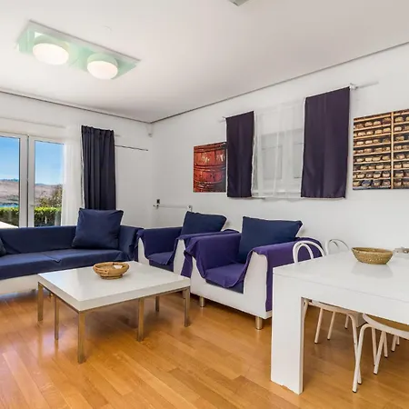 5 Bedroom Awesome In Pag Feriehus Bosana