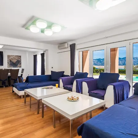 Feriehus 5 Bedroom Awesome In Pag *