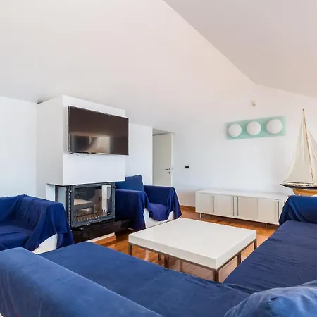 5 Bedroom Awesome In Pag Feriehus