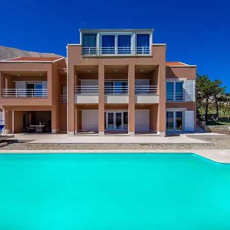 בית נופש 5 Bedroom Awesome In Pag *