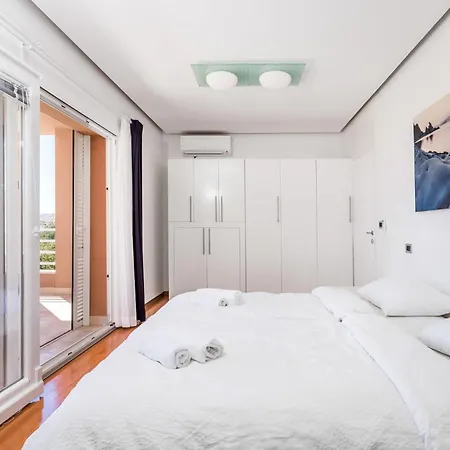 5 Bedroom Awesome In Pag Feriehus