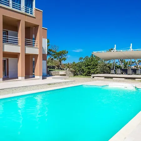 Feriehus 5 Bedroom Awesome In Pag