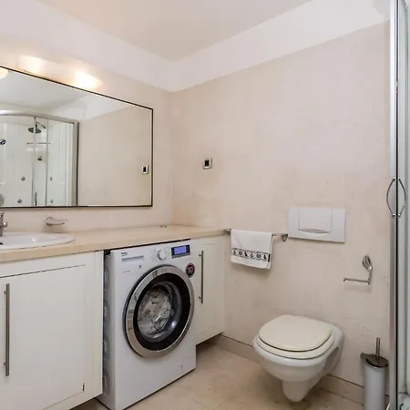 5 Bedroom Awesome In Pag *