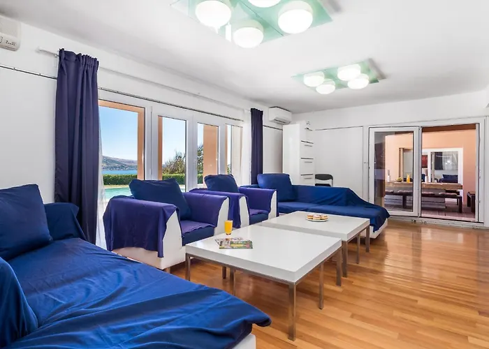 5 Bedroom Awesome In Pag