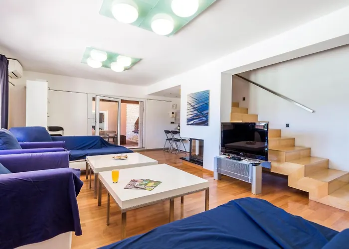 5 Bedroom Awesome In Pag