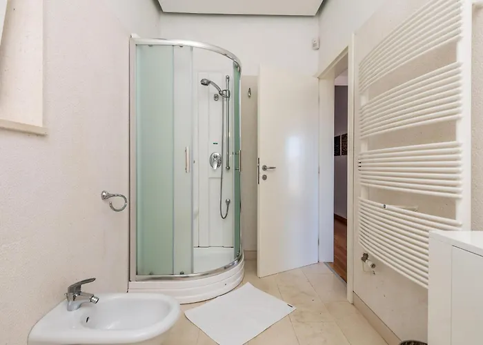 5 Bedroom Awesome In Pag *
