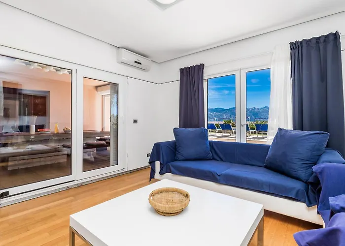5 Bedroom Awesome In Pag *