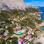 5 Bedroom Awesome In Pag