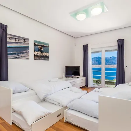 Vakantiehuis 5 Bedroom Awesome In Pag *