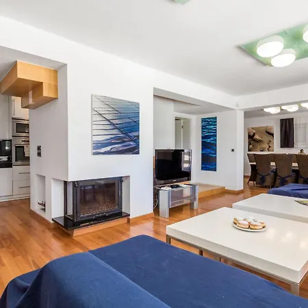 Vakantiehuis 5 Bedroom Awesome In Pag *