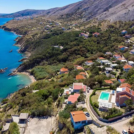 In Pag With Outdoor Swimming Pool Tatil Evi *