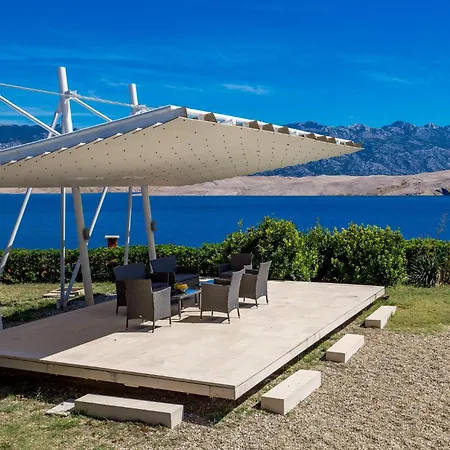 Tatil Evi In Pag With Outdoor Swimming Pool *