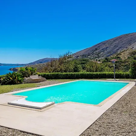 In Pag With Outdoor Swimming Pool Tatil Evi *