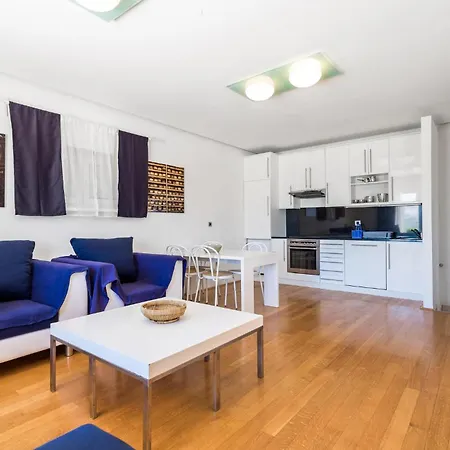 Vakantiehuis 5 Bedroom Awesome In Pag