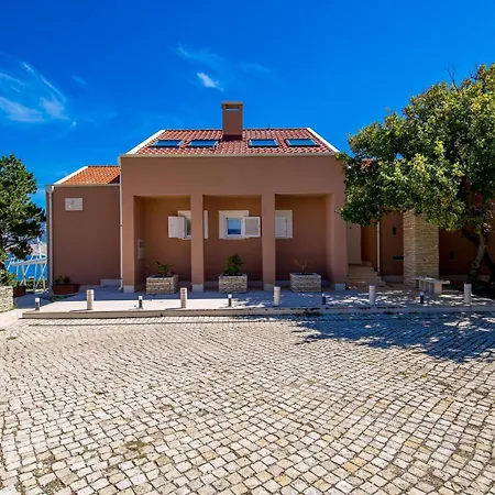 In Pag With Outdoor Swimming Pool Tatil Evi Bosana