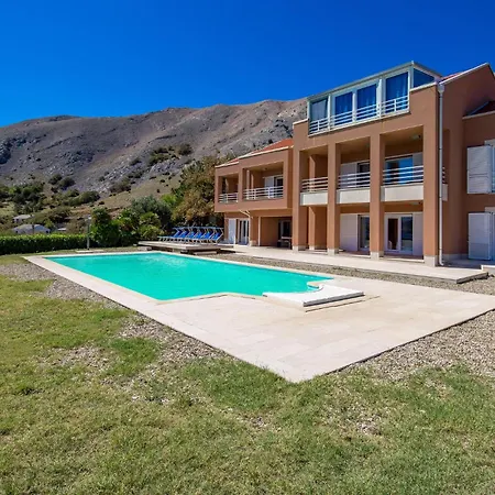 Vakantiehuis 5 Bedroom Awesome In Pag Bosana