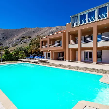 In Pag With Outdoor Swimming Pool *