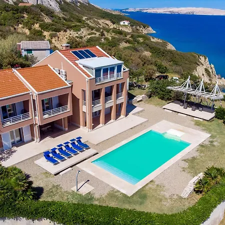 In Pag With Outdoor Swimming Pool Bosana