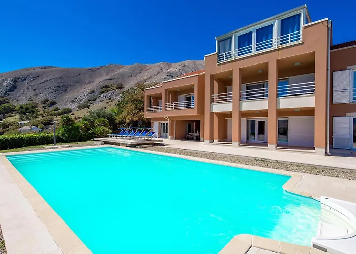 5 Bedroom Awesome In Pag *